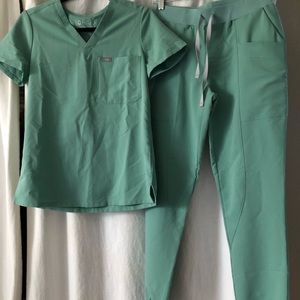 Figs scrubs